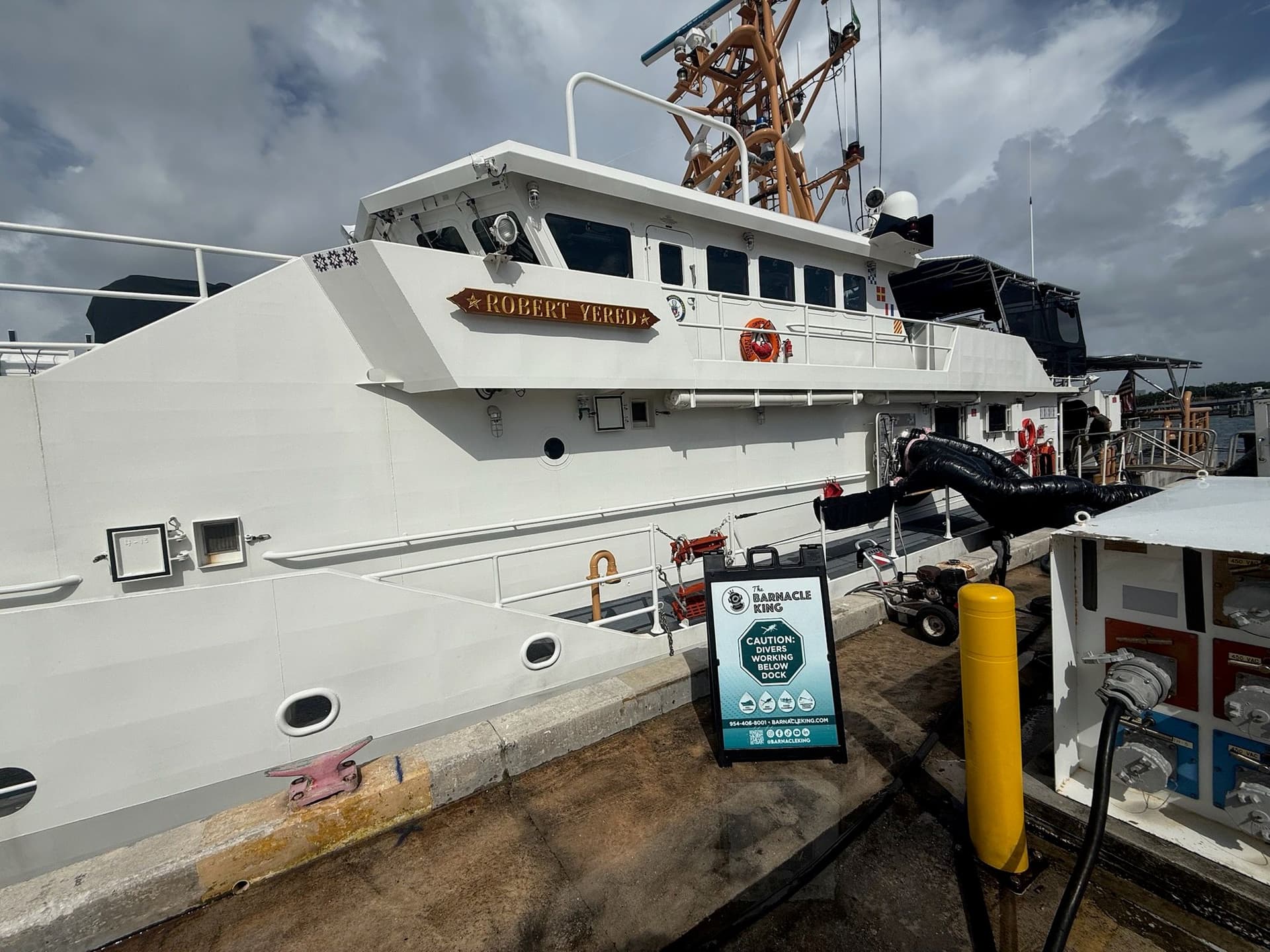 Barnacle King Elevates US Coast Guard Vessel Care image