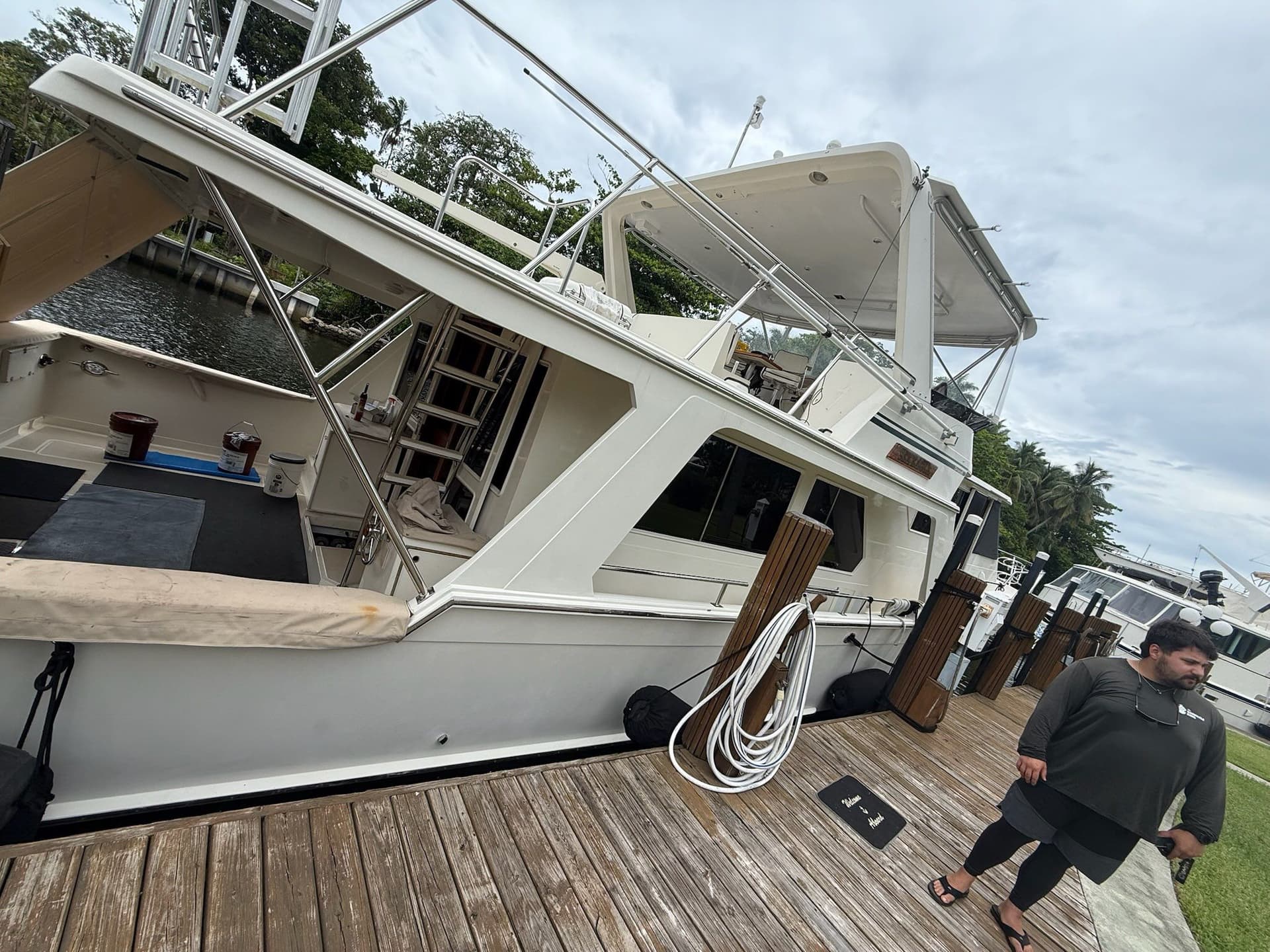 Expert Dock and Hull Services for Yachts image