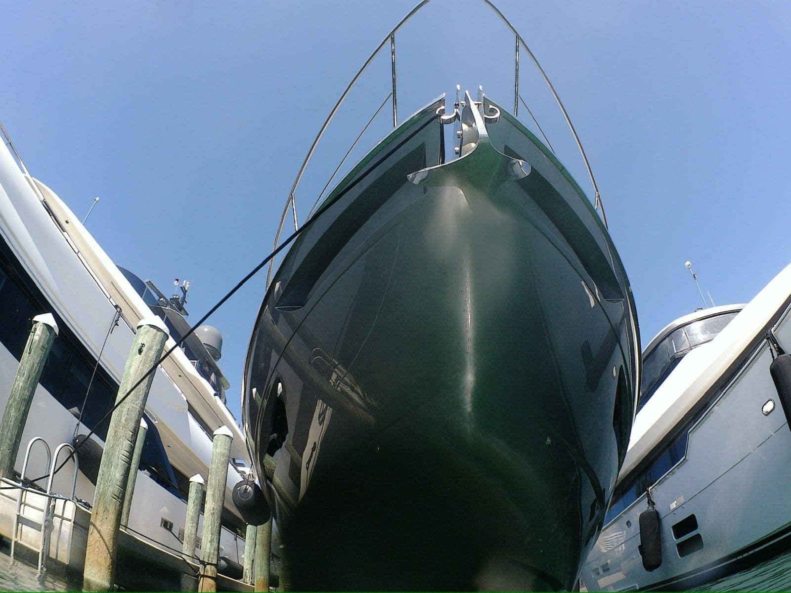 Gallery photos for Fort Lauderdale Yacht Hull Perfection by Barnacle King: Image #1